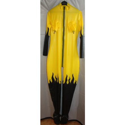 XXL Rubberdoll Catsuit citrom/fekete színben tűzlángokkal és felfújható mellekkel.