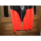 XXL Férfi Surf Catsuit fekete-piros színben, maszkkal. Csak száj és orrnyílás!